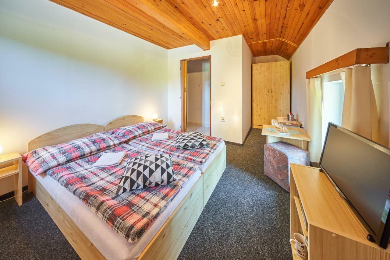 Penzion Pod Lesem Hotel Hodkovice Luaran gambar