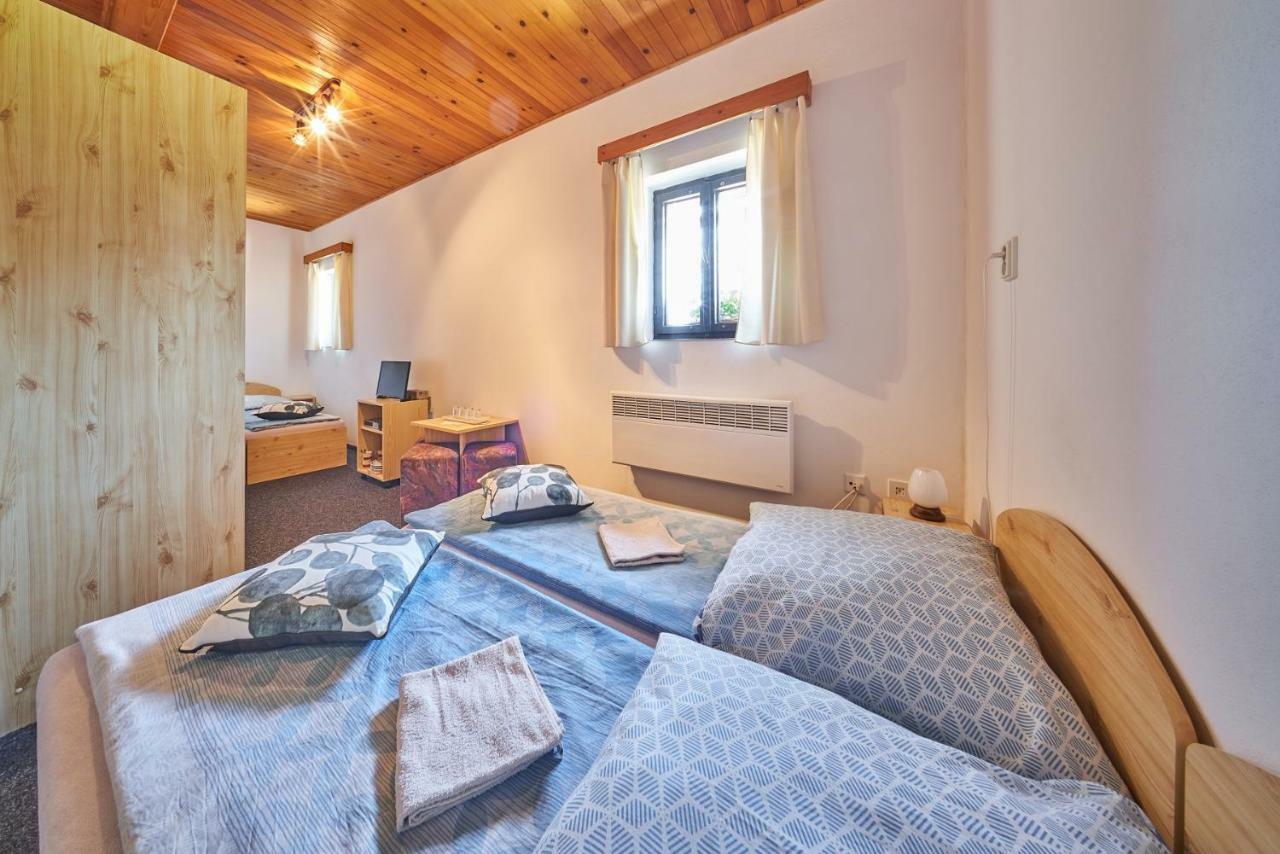 Penzion Pod Lesem Hotel Hodkovice Luaran gambar