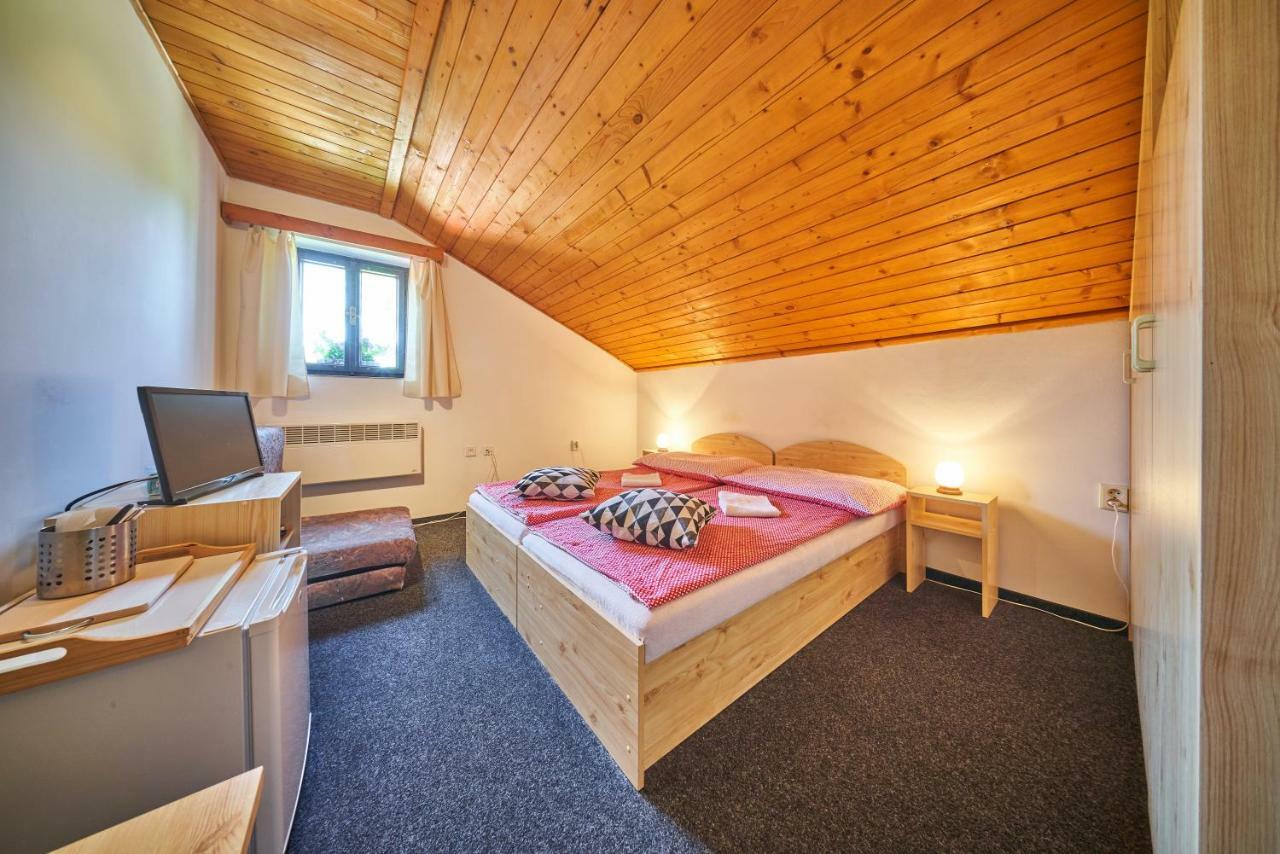 Penzion Pod Lesem Hotel Hodkovice Luaran gambar
